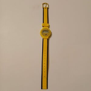 Vintage Kids Quartz Flash Up Retro Design Digital Display Yellow Black Watch